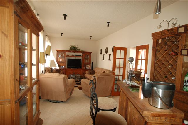 Hillview TV roomDSC_0071